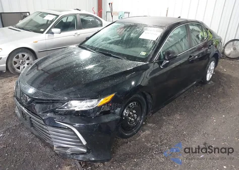 2023 Toyota Camry Le z USA, uszkodzony, nr VIN 4T1C11AKXPU743327